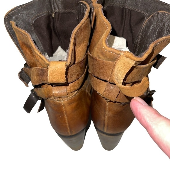 Steve Madden Ankle Boots 8 Brown Leather Distressed Slip On Buckle Straps Flaw - Picture 4 of 10